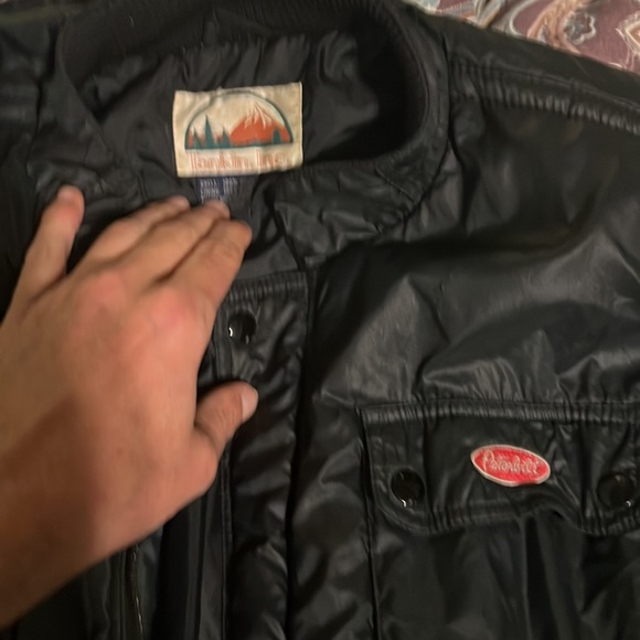 Black bomber jacket very warm. Excellent condition. - Picture 2 of 2